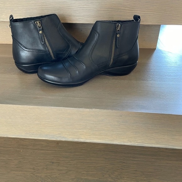 Aetrex Kailey Ankle Bootie in WIDE Width in Black *Brand New In Box* - Picture 3 of 10